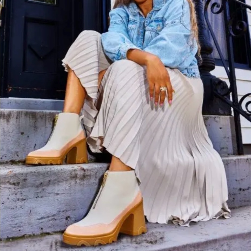 Sorel Brex Waterproof Platform Block Heel Chelsea Boot Sz 11 Chalk/Peach